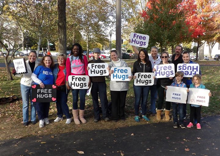 Free HUGS on the Smithsonian National Mall – April (Washington, DC)